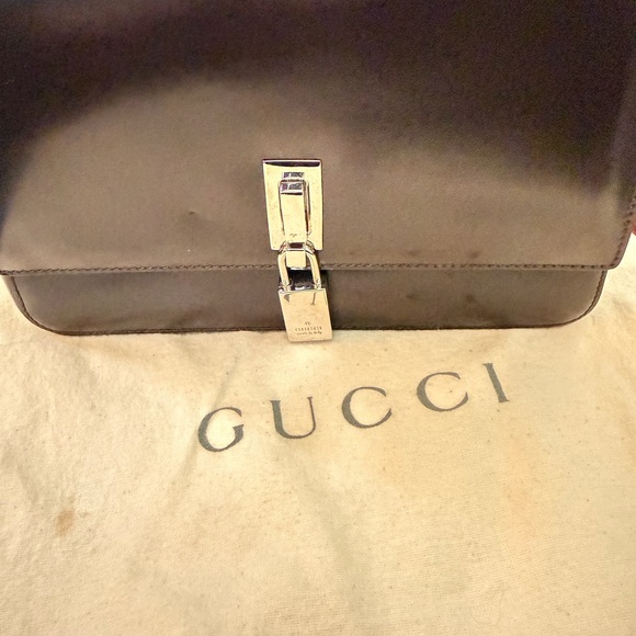 Vintage Gucci Baguette Bag with padlock - Picture 12 of 15